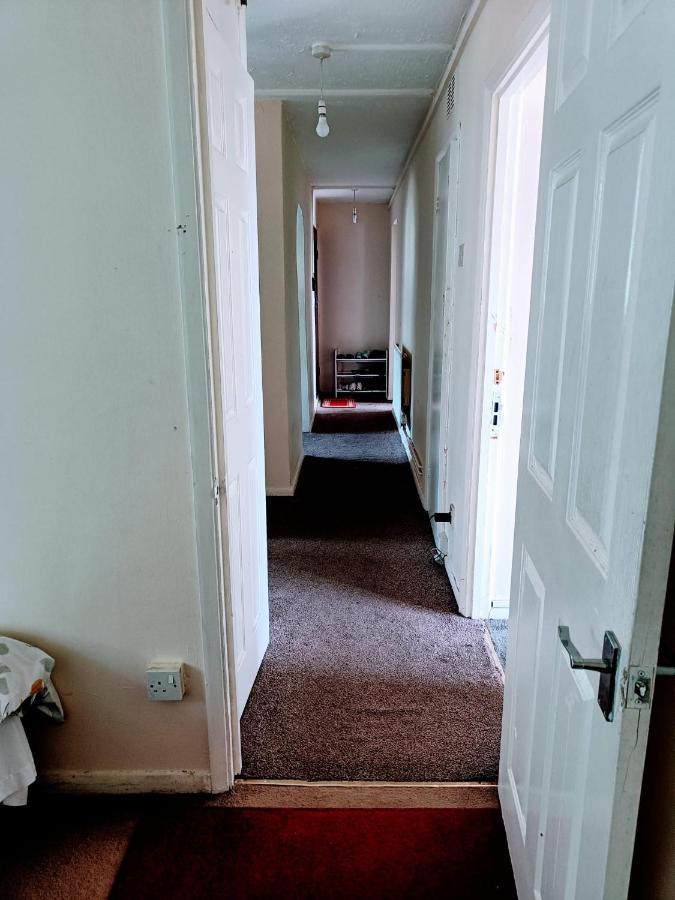 London Double Room With Free Parking And Wifi Hornchurch Exterior photo